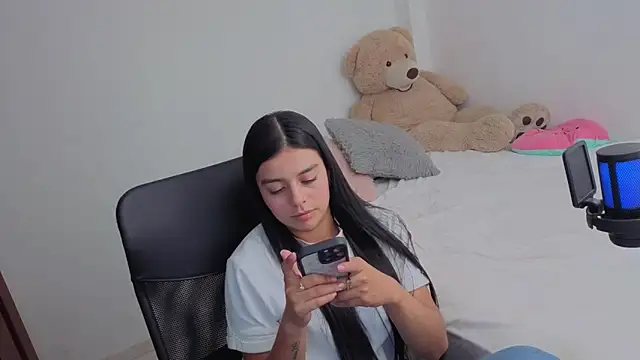 valerihouse online show from 04-22-26, 01:52