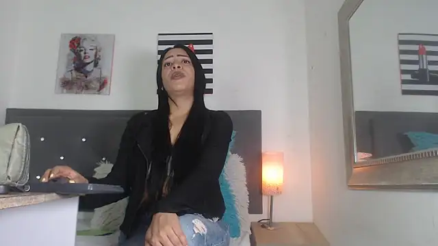 Snapshot of madison__love_ chatting on 05-04-26, 06:15 madison love online show from 05-04-26, 06:15