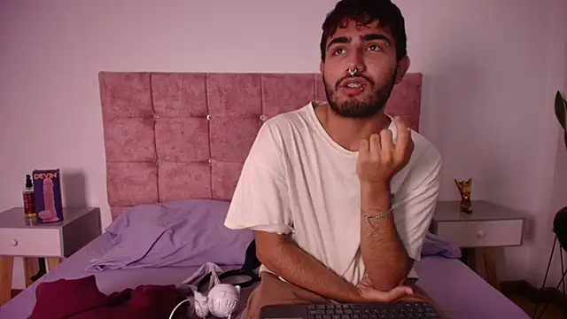 Ares Alpha online show from 11-08-25, 06:40