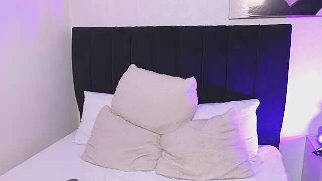 antonellariva  online show from 04-15-26, 07:21