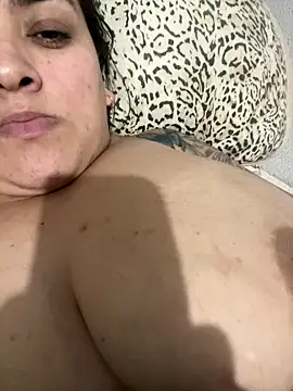 Snapshot of bruna438 chatting on 09-09-25, 04:45 bruna438 online show from 09-09-25, 04:45