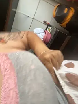 Snapshot of bruna438 chatting on 09-27-25, 01:38 bruna438 online show from 09-27-25, 01:38