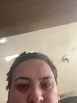 Snapshot of bruna438 chatting on 11-15-25, 11:29 bruna438 online show from 11-15-25, 11:29