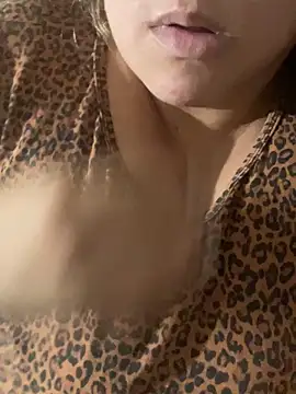 Snapshot of bruna438 chatting on 11-15-25, 11:32 bruna438 online show from 11-15-25, 11:32