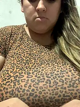 Snapshot of bruna438 chatting on 11-17-25, 11:32 bruna438 online show from 11-17-25, 11:32