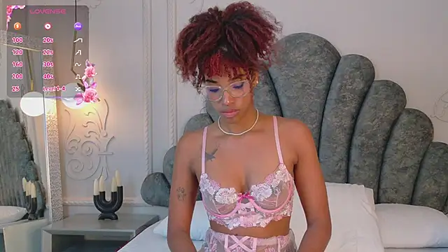 Snapshot of Charlotte-Novac chatting on 09-09-25, 12:59 Charlotte-Novac online show from 09-09-25, 12:59