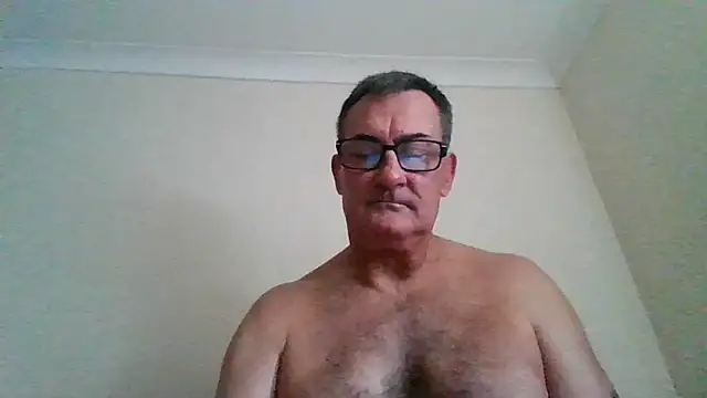Snapshot of goldenman59 chatting on 09-12-25, 11:43 goldenman59 online show from 09-12-25, 11:43