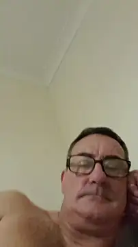 Snapshot of goldenman59 chatting on 10-17-25, 11:29 goldenman59 online show from 10-17-25, 11:29