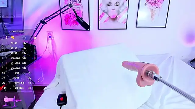 Snapshot of little_ivonne chatting on 11-11-25, 08:31 little ivonne online show from 11-11-25, 08:31