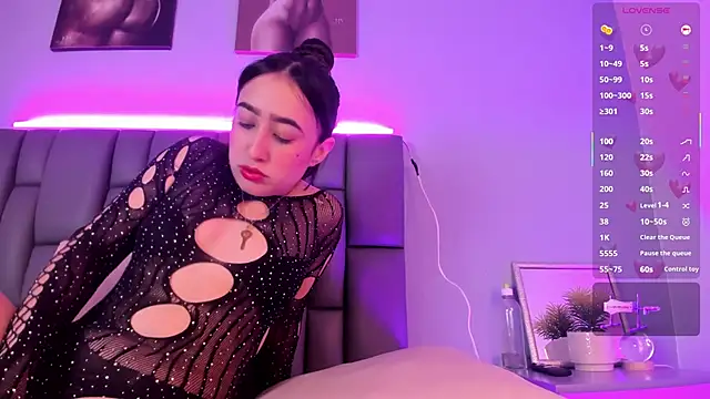 Niicolle Evanss online show from 09-13-25, 01:22