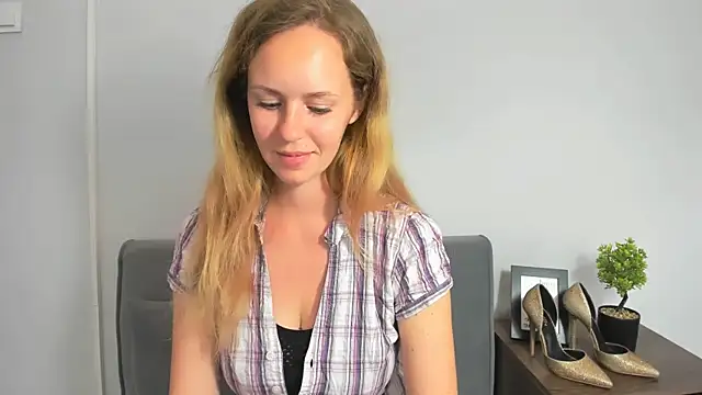 LyraHotty online show from 09-26-25, 04:22