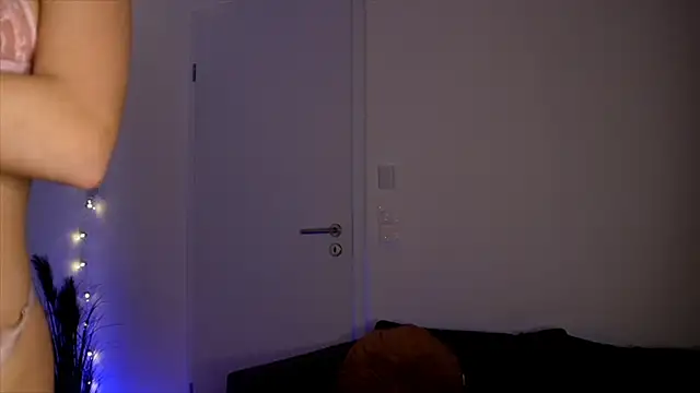 SophieFleur online show from 10-22-25, 08:19