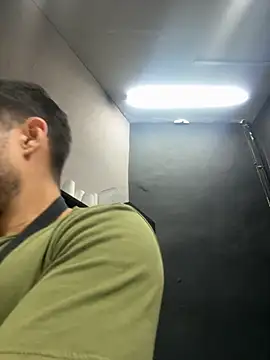 Snapshot of Darg98 chatting on 09-30-25, 05:45 Darg98 online show from 09-30-25, 05:45