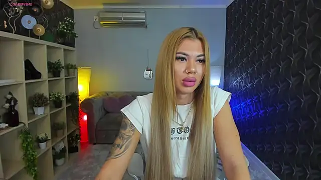 Snapshot of xPuka chatting on 09-28-25, 04:12 xPuka online show from 09-28-25, 04:12