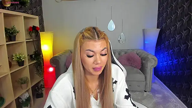 Snapshot of xPuka chatting on 12-04-25, 06:16 xPuka online show from 12-04-25, 06:16