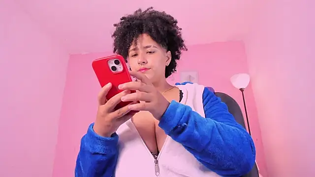 Snapshot of LiaaMoretzz chatting on 11-12-25, 12:11 LiaaMoretzz online show from 11-12-25, 12:11