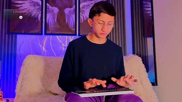 oliver mr  online show from 03-27-26, 07:35