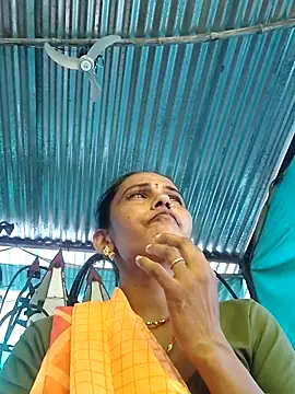 Snapshot of Pooja750 chatting on 09-15-25, 07:19 Pooja750 online show from 09-15-25, 07:19