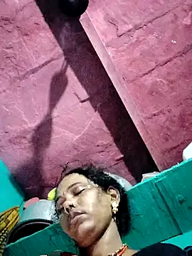 Snapshot of Pooja750 chatting on 09-21-25, 08:32 Pooja750 online show from 09-21-25, 08:32