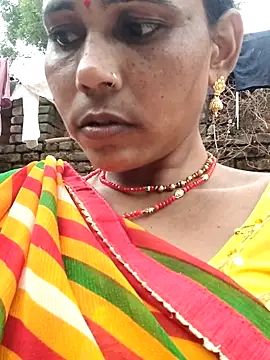 Snapshot of Pooja750 chatting on 09-22-25, 12:40 Pooja750 online show from 09-22-25, 12:40