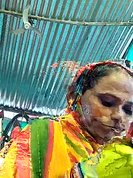 Snapshot of Pooja750 chatting on 10-03-25, 03:47 Pooja750 online show from 10-03-25, 03:47