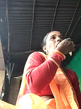 Snapshot of Pooja750 chatting on 10-17-25, 08:28 Pooja750 online show from 10-17-25, 08:28