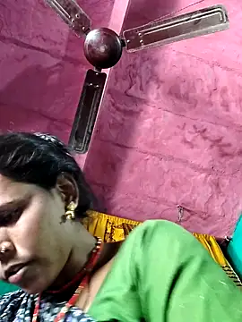 Snapshot of Pooja750 chatting on 10-19-25, 05:19 Pooja750 online show from 10-19-25, 05:19