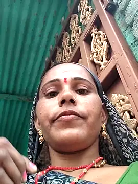 Snapshot of Pooja750 chatting on 10-22-25, 11:43 Pooja750 online show from 10-22-25, 11:43