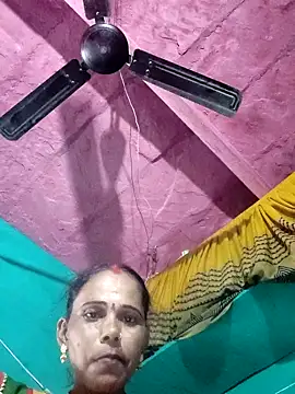 Snapshot of Pooja750 chatting on 10-25-25, 09:39 Pooja750 online show from 10-25-25, 09:39