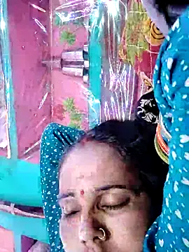 Snapshot of Pooja750 chatting on 10-27-25, 06:23 Pooja750 online show from 10-27-25, 06:23