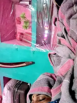 Snapshot of Pooja750 chatting on 10-28-25, 06:32 Pooja750 online show from 10-28-25, 06:32