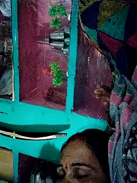 Snapshot of Pooja750 chatting on 10-30-25, 08:49 Pooja750 online show from 10-30-25, 08:49