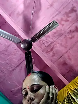 Snapshot of Pooja750 chatting on 11-12-25, 06:25 Pooja750 online show from 11-12-25, 06:25