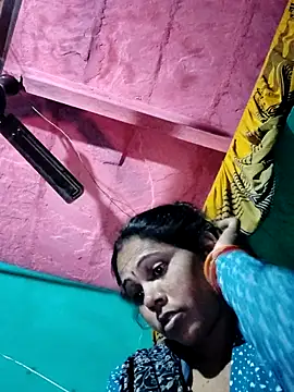 Snapshot of Pooja750 chatting on 11-17-25, 10:26 Pooja750 online show from 11-17-25, 10:26