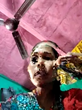 Snapshot of Pooja750 chatting on 11-19-25, 07:08 Pooja750 online show from 11-19-25, 07:08