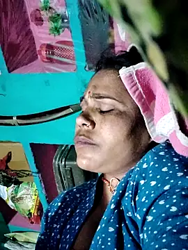 Snapshot of Pooja750 chatting on 11-25-25, 11:38 Pooja750 online show from 11-25-25, 11:38