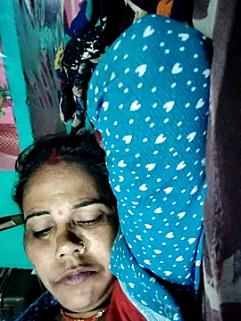 Snapshot of Pooja750 chatting on 11-29-25, 08:01 Pooja750 online show from 11-29-25, 08:01