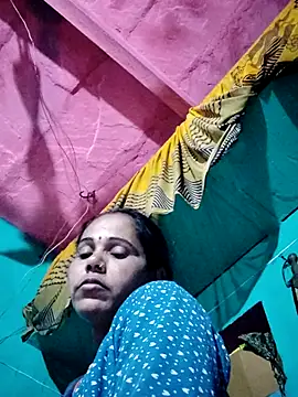 Snapshot of Pooja750 chatting on 12-14-25, 06:23 Pooja750 online show from 12-14-25, 06:23