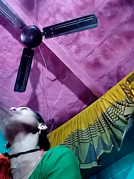 Snapshot of Pooja750 chatting on 12-15-25, 06:28 Pooja750 online show from 12-15-25, 06:28