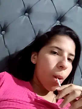 Snapshot of Liagni0 chatting on 09-10-25, 12:32 Liagni0 online show from 09-10-25, 12:32