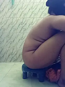 Snapshot of Moonshine07 chatting on 09-10-25, 04:45 Moonshine07 online show from 09-10-25, 04:45