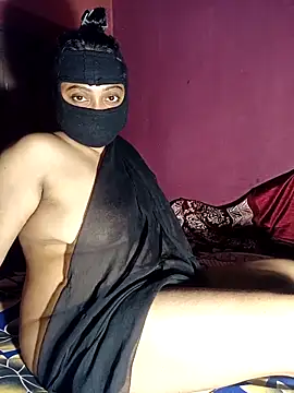 Snapshot of Moonshine07 chatting on 09-16-25, 04:19 Moonshine07 online show from 09-16-25, 04:19