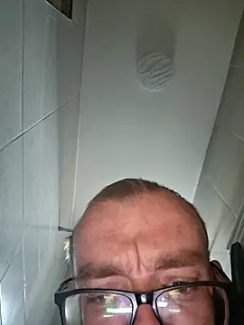 Snapshot of 948197 chatting on 12-05-25, 12:14 948197 online show from 12-05-25, 12:14