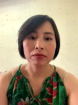 Snapshot of Hello_Linchii chatting on 10-11-25, 06:12 Hello Linchii online show from 10-11-25, 06:12