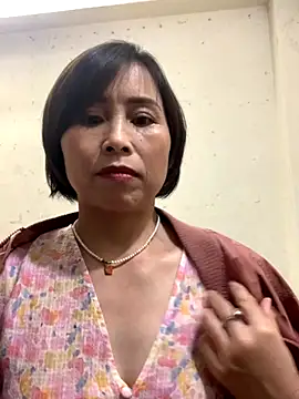 Snapshot of Hello_Linchii chatting on 10-19-25, 01:23 Hello Linchii online show from 10-19-25, 01:23