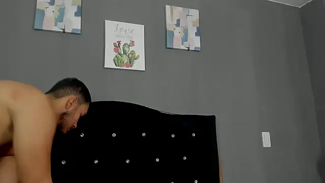 Snapshot of chatting on 05-15-26, 12:23 online show from 05-15-26, 12:23