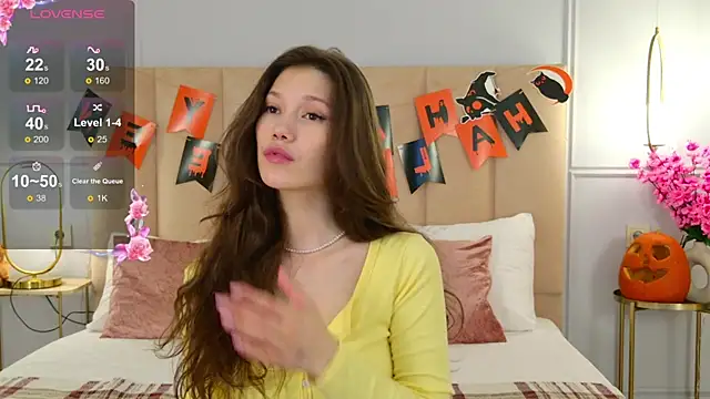 MaryNixon  online show from 10-28-25, 05:11