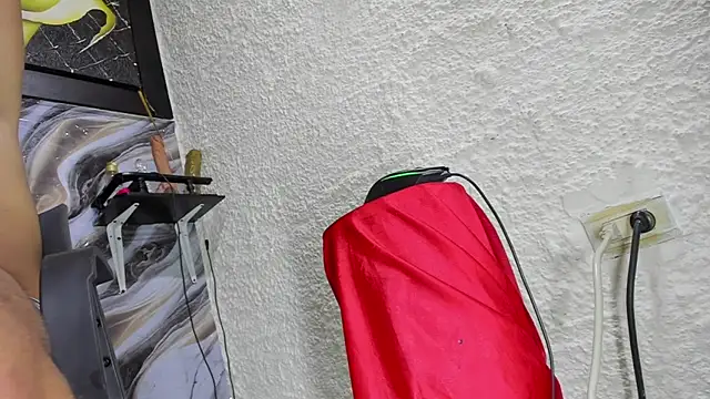 Snapshot of luiferrodri chatting on 09-27-25, 07:41 luiferrodri online show from 09-27-25, 07:41