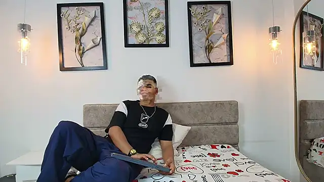 Snapshot of DannySamm chatting on 10-13-25, 12:16 DannySamm online show from 10-13-25, 12:16