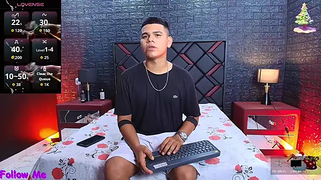 Snapshot of DannySamm chatting on 12-14-25, 03:45 DannySamm online show from 12-14-25, 03:45